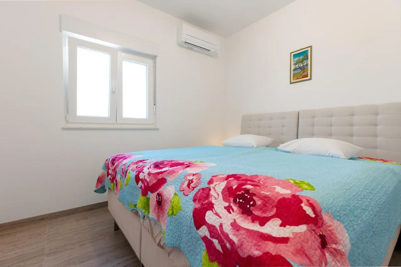 Relax - Apartment Mit Whirlpool Kastela